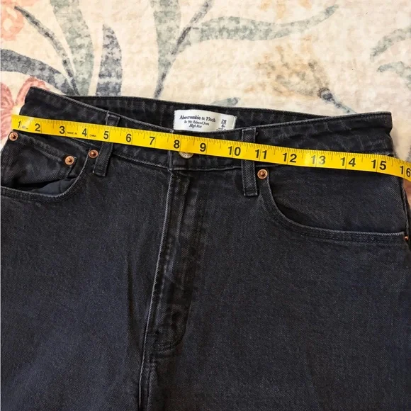 Abercrombie & Fitch Women’s 90s Relaxed Jean High Rise - Picture 4 of 8